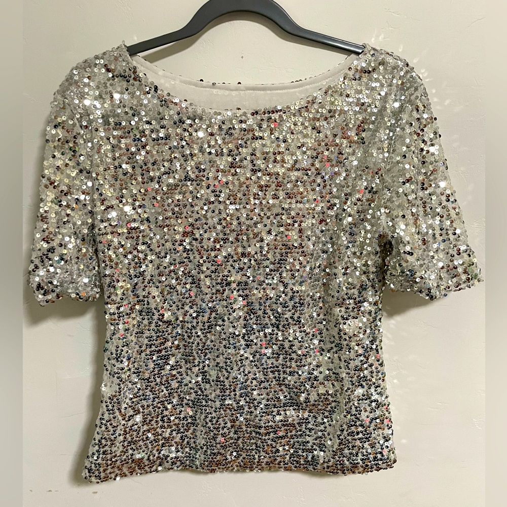 Short sleeve silver sequin top